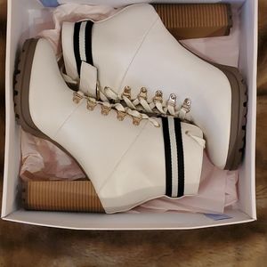 Heeled booties
